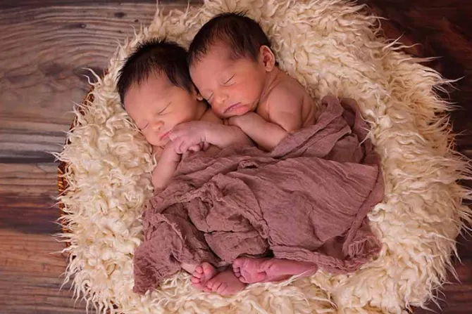 ¿Embarazada de gemelos? Ahora Noruega te permite elegir cuál vive y cuál muere