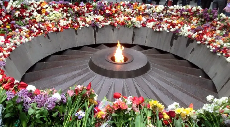 Complejo conmemorativo del Genocidio Armenio "Llama eterna". Crédito: Turkmenistan/Wikipedia (CC BY 3.0)?w=200&h=150