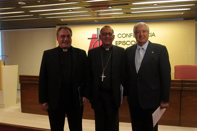 P. Gil Tamayo a la izquierda (Foto Europa Press)?w=200&h=150