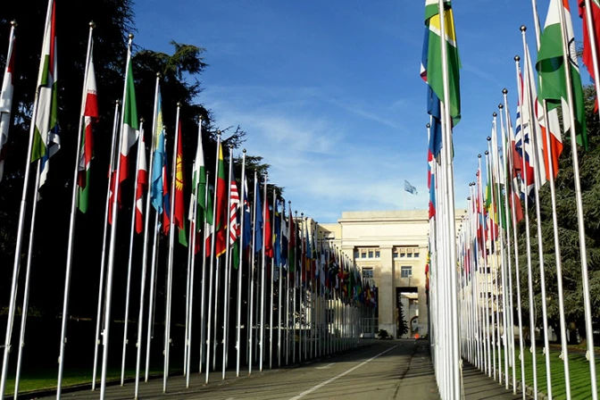 Tribunal suizo suspende prohibición del culto religioso público en Ginebra