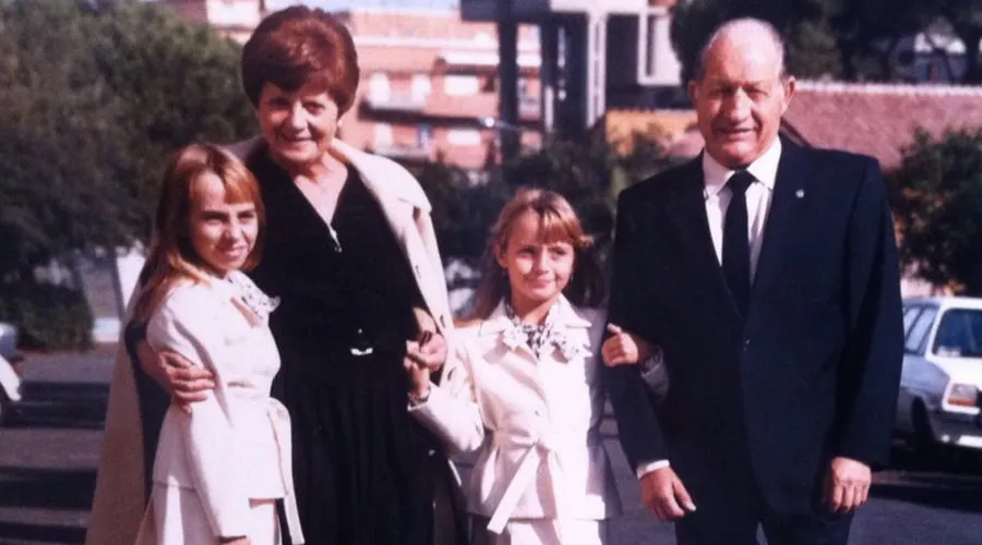 Gino Bartali con su esposa y sus nietas en 1980. Foto: Cortesía de la familia