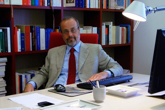 El Papa destaca labor del ex Director de L’Osservatore Romano