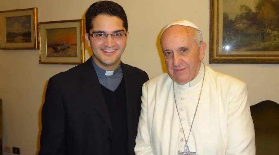 El Papa Francisco nombra a laico al que confesó para importante cargo en el Vaticano