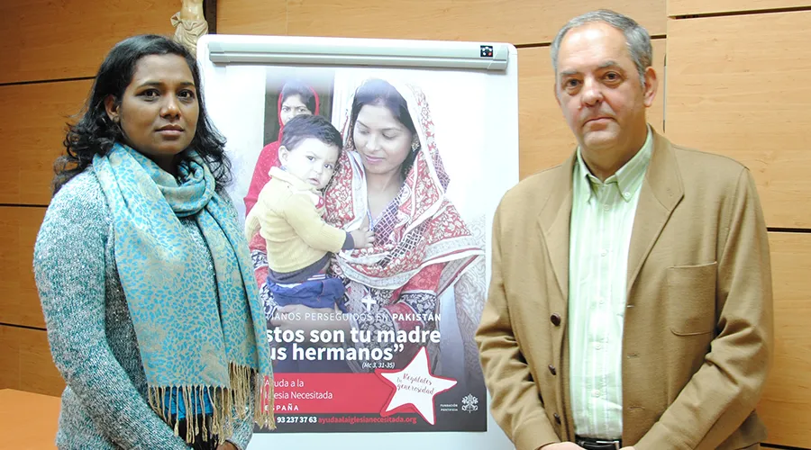 Gloria Safdar, cristiana pakistaní y Javier Menéndez Ros, director de AIN España. Foto: Ayuda a la Iglesia Necesitada. ?w=200&h=150