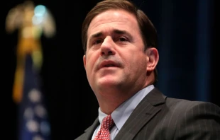 Gobernador de Arizona, Doug Ducey | Cru00e9dito: Flickr de Gage Skidmore (CC BY-SA 2.0) 