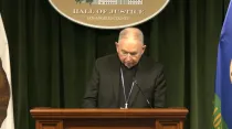 Mons. José Gomez, Arzobispo de Los Ángeles, en la conferencia de prensa del 20 de febrero