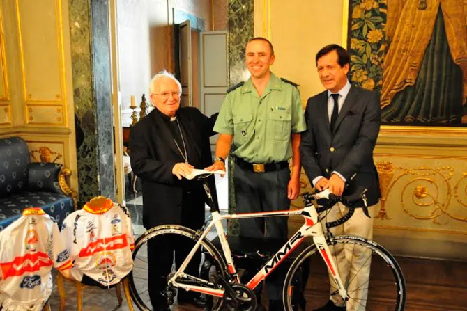 Un guardia civil español peregrinará en bicicleta desde Roma hasta Santiago de Compostela