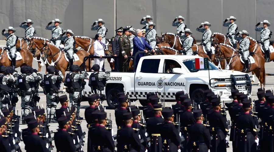 Andrés Manuel López Obrador visita, en junion de 2022, el Heroico Colegio Militar en Tlalpan, Ciudad de México, donde se forman nuevos elementos de la Guardia Nacional. Crédito: Sitio web oficial.