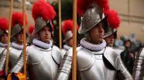 Guardias suizos en el Vaticano. Foto: Daniel Ibáñez / ACI Prensa