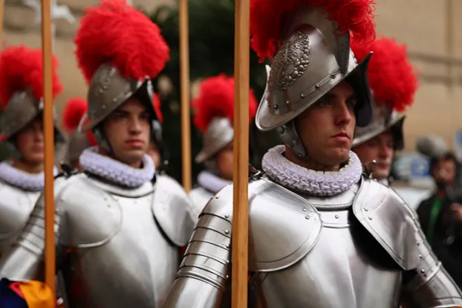 El Papa destaca la fidelidad de la Guardia Suiza desde el saqueo de Roma en 1527