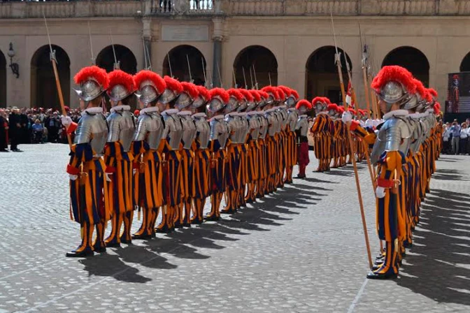 [GALERÍA DE FOTOS] Juran 30 nuevos guardias Suizos: 500 años de fidelidad al Papa