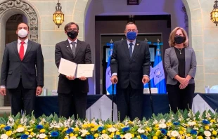 Guatemala firma el Consenso de Ginebra. Cru00e9dito: Twitter Alejandro Giammattei 