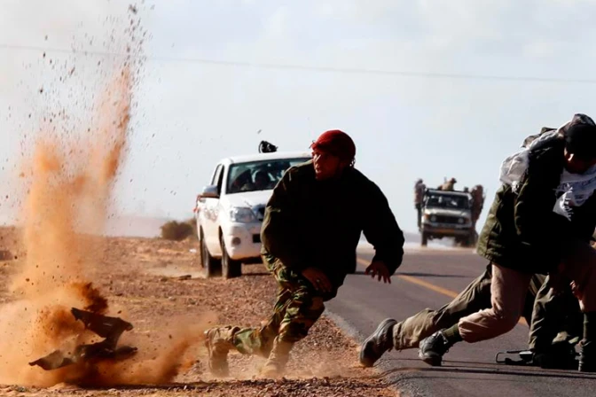 Papa Francisco pide hallar soluciones pacíficas al conflicto en Libia