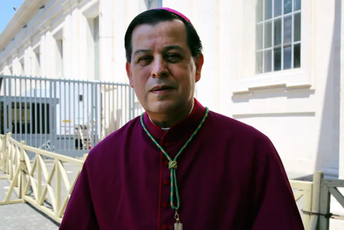 “Falta pasión” para defender a la familia en México, denuncia Arzobispo