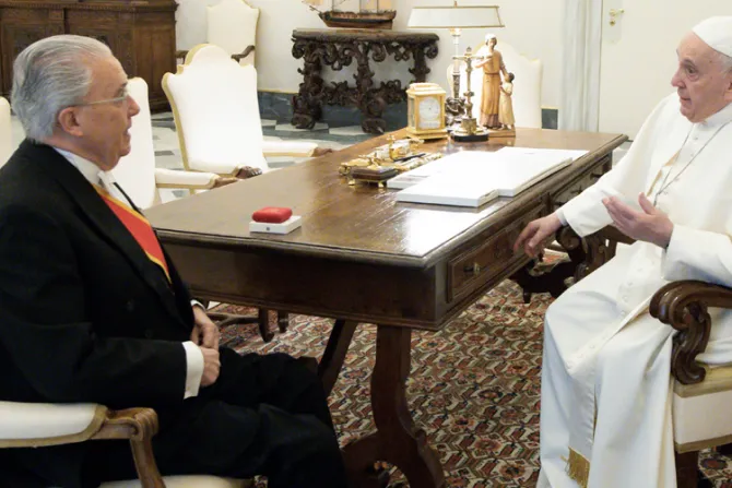 El Papa recibe cartas credenciales de Guzmán Carriquiry Lecour como Embajador de Uruguay