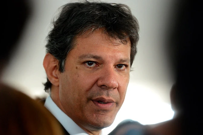 Brasil: Denuncian sacrilegio y crimen electoral de candidato presidencial tras una Misa