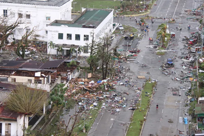 Tifón en Filipinas: Vaticano lanza campaña parar ayudar a afectados