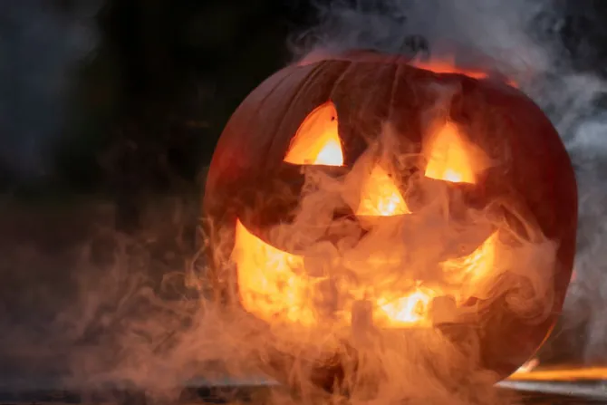 Obispos alertan: Católicos no deben participar en Halloween por su esencia pagana