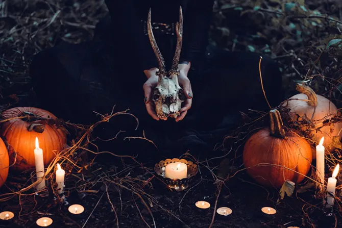 Sacerdote advierte que Halloween es “el cumpleaños de Satanás” [VIDEO]