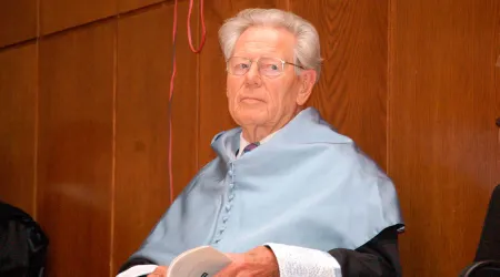Controvertido teólogo suizo Hans Küng fallece a los 93 años