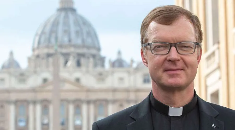 Experto del Vaticano propone liderazgo de la Iglesia en prevención de abusos