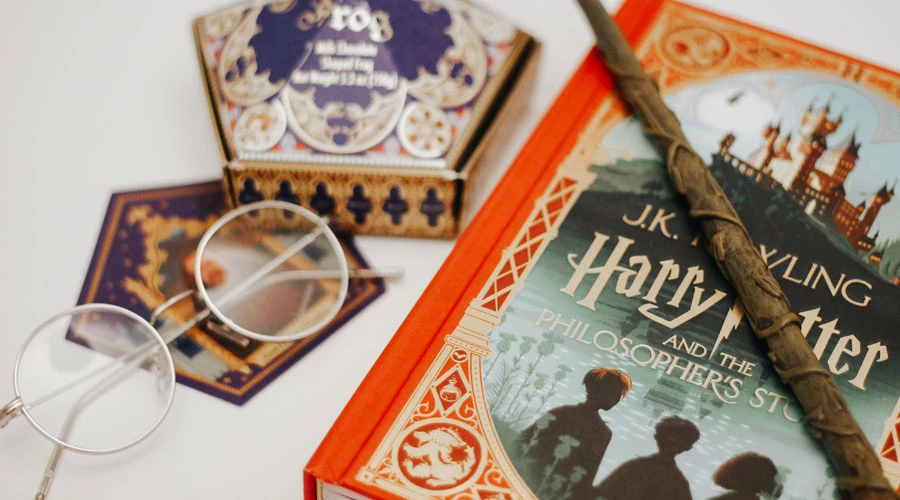 Libro de Harry Potter. Crédito: Shayna Douglas / Unsplash?w=200&h=150