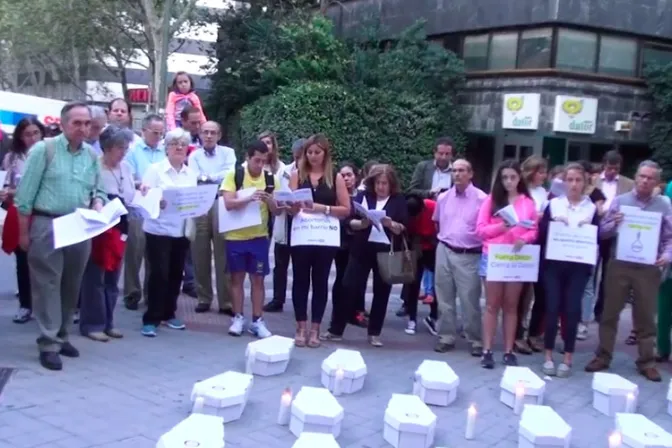 VIDEO: Vigilia pro vida pide cierre de conocida clínica de aborto en Madrid