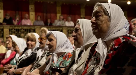 La Iglesia reza por el eterno descanso de polémica líder de Madres de Plaza de Mayo