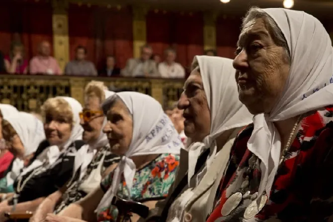 La Iglesia reza por el eterno descanso de polémica líder de Madres de Plaza de Mayo