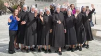 Hermanitas de los Pobres en exteriores de la Corte Suprema. Foto: Difusión.