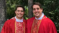 P. Connor (izquierda) y P. Peyton Plessala. Crédito: Catholic News Agency (Agencia en inglés del Grupo ACI)