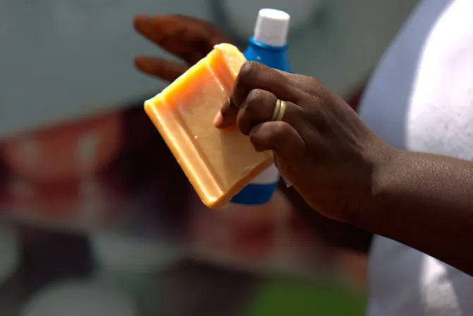 Organización católica trabaja por detener propagación del Ébola en África Occidental