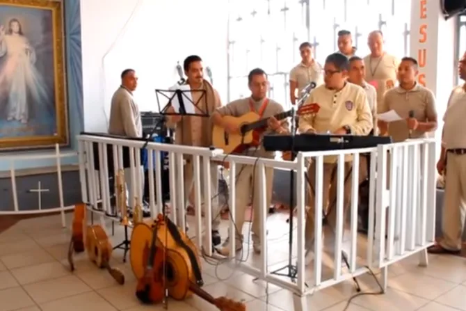 VIDEO: Reclusos componen un himno para el Papa Francisco en México