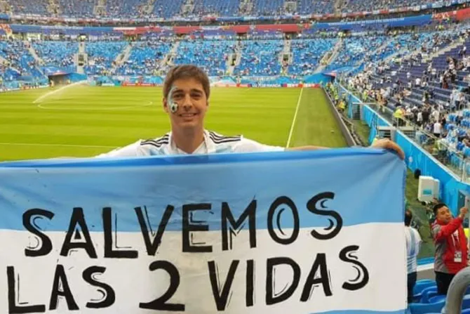Hincha argentino se manifiesta por la vida en pleno Mundial Rusia 2018