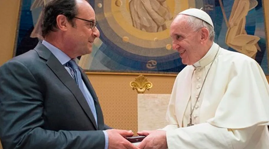 El Presidente de Francia Francois Hollande y el Papa Francisco / Foto: L'Osservatore Romano?w=200&h=150