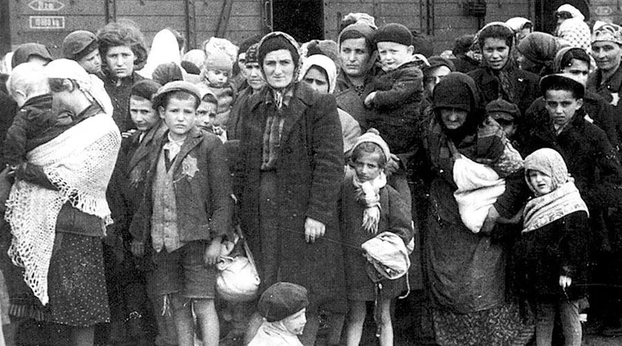 Víctimas del Holocausto / Foto: Wikipedia Bundesarchiv, Bild 183-N0827-318 (CC-BY-SA 3.0)