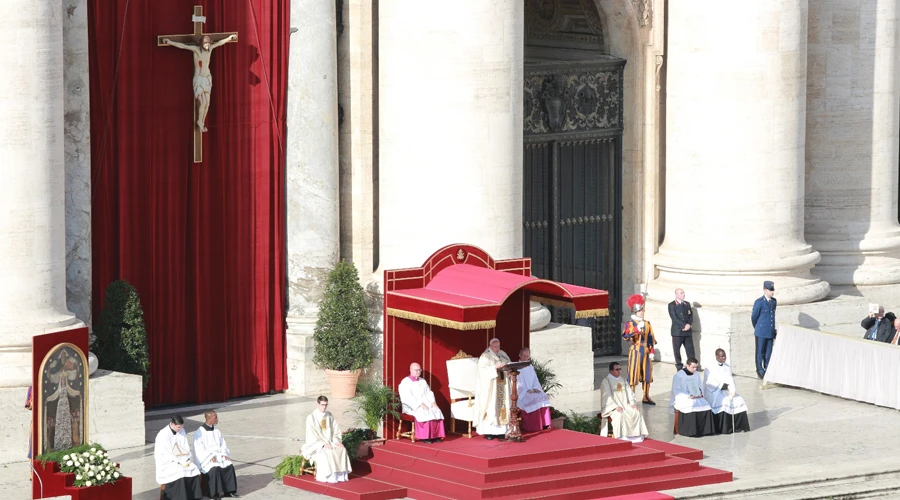 El Papa pronuncia la homilía. Foto: Daniel Ibáñez / ACI Prensa?w=200&h=150