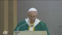 El Papa pronuncia la homilía. Foto: Captura Youtube