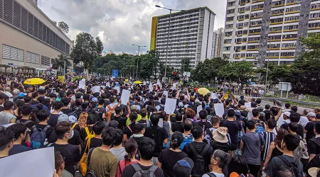 En medio de protestas en Hong Kong, China continental toma medidas contra católicos 