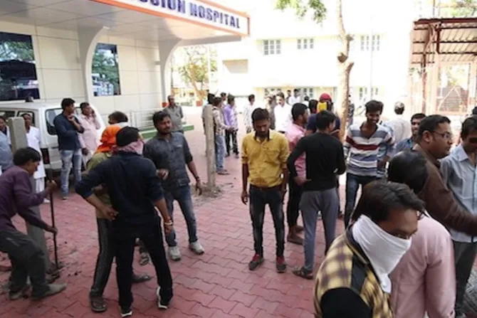 Turba hindú ataca hospital católico en India