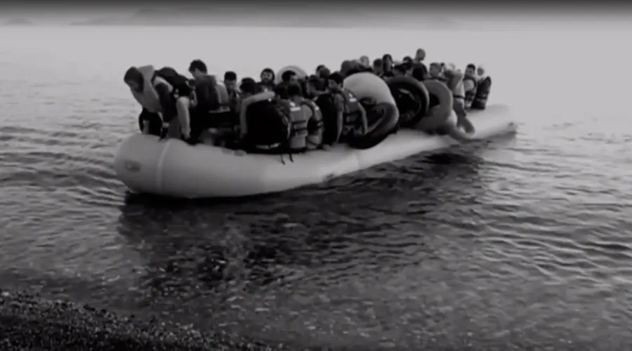 Inmigrantes llegando en patera a la costa. Foto: Captura de pantalla de vídeo promocional Hospitalidad.es?w=200&h=150