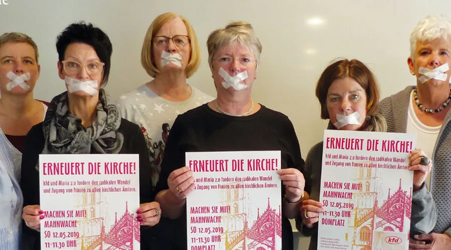 Algunas de las participantes en la huelga de mujeres contra la Iglesia en Alemania. Foto: Katolisch.de