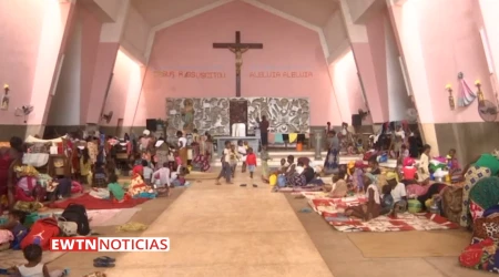 Iglesia Catu00f3lica acoge a sobrevivientes de ciclu00f3n en Mozambique