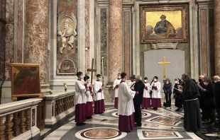 Vu00eda Crucis en San Pedro. Foto: Almudena Martu00ednez-Bordiu00fa/ACI Prensa 