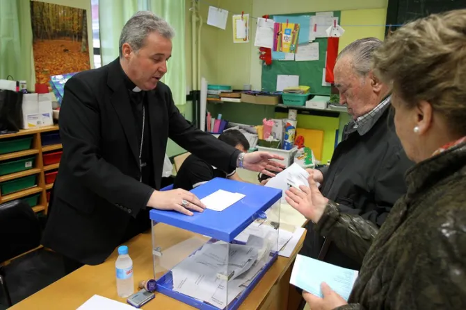 Obispo de Bilbao presidió mesa de votación durante elecciones europeas