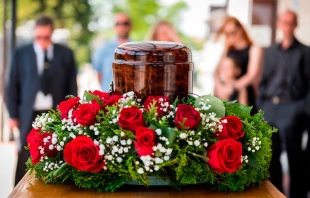 Cenizas de una persona fallecida. Cru00e9dito: JGA / Shutterstock 