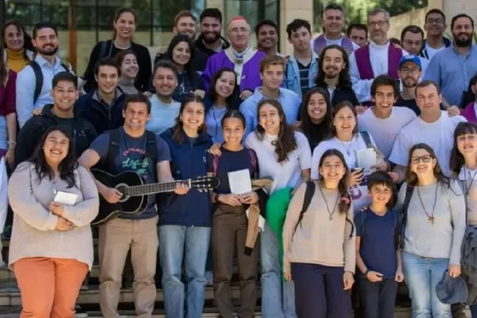 Jóvenes llevan esperanza a cementerios por el Día de los Fieles Difuntos en Uruguay