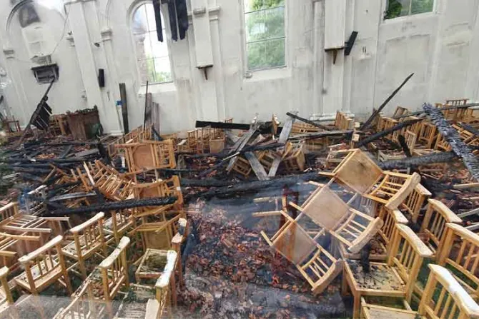 Se incendia iglesia en Francia: “El daño es grande”, lamentan [FOTOS]
