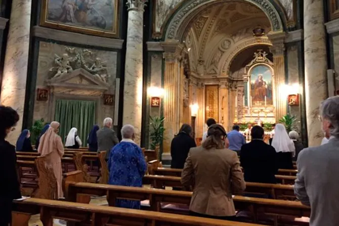 Reabren iglesias para Misas públicas en Italia y el Vaticano