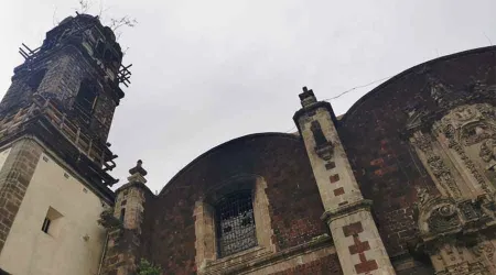 Autoridades anuncian plan de acción para recuperar histórica iglesia quemada en México